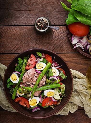 Asparagus Niçoise Salad on table